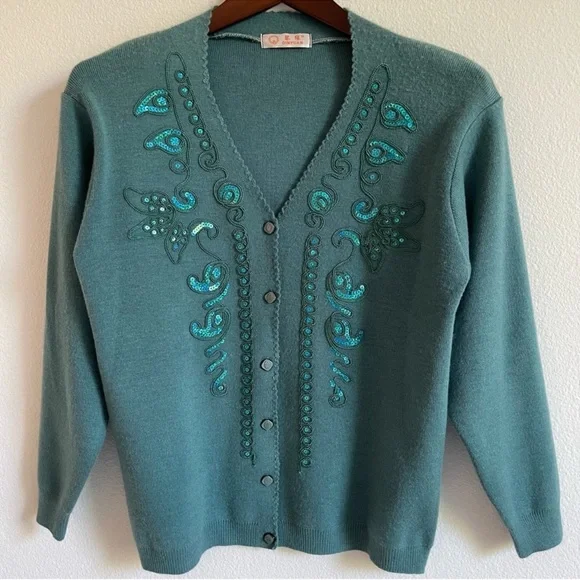 Green Cardigan Sweater V-Neck Long Sleeve Buttons Sequin Embroidered Size Medium - Picture 1 of 7